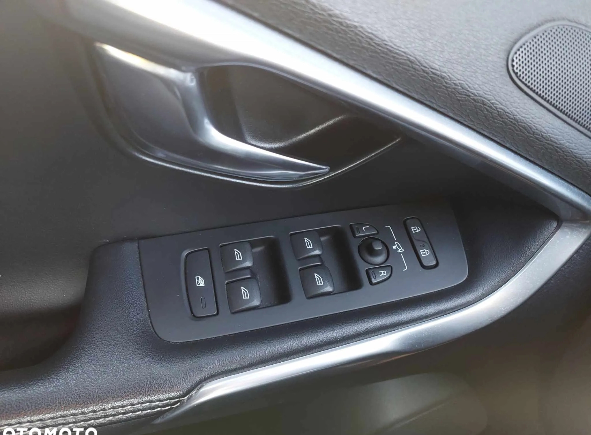 Volvo V40 cena 61500 przebieg: 170454, rok produkcji 2018 z Opole Lubelskie małe 781